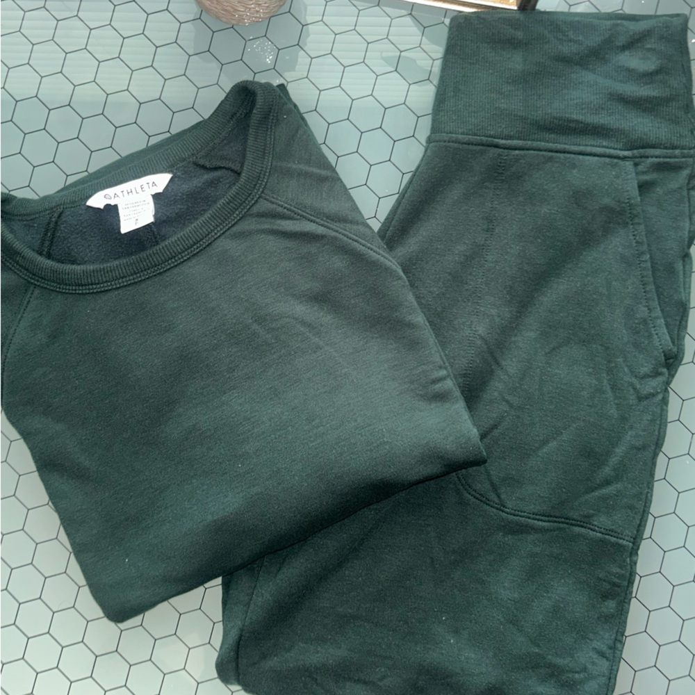 Athleta Forest Green Sweatshirt + Jogegr Set